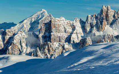 Neve sulle Dolomiti, Cortina si risveglia imbiancata. FOTO