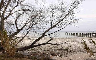 isola di Sirmione in siccità lago di Garda, Brescia 7 marzo 2023. Ansa Filippo Venezia