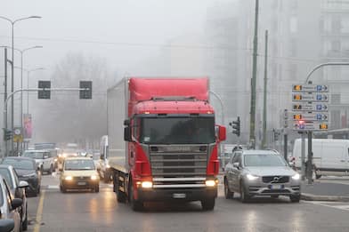 Ok finale Ue a stretta su emissioni camion, Italia vota contro
