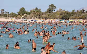 Italian families sunbathe on August 17, 2017 in San Vito Lo Capo, northern Sicily (Photo by ludovic MARIN / AFP)        (Photo credit should read LUDOVIC MARIN/AFP via Getty Images)