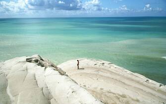 Scala dei Turchi a Realmonte (Agrigento), una delle spiagge selezionate nel sondaggio web di Legambiente 'La piu' bella sei tu'. Roma, 7 agosto 2013. ANSA/ US LEGAMBIENTE +++ NO SALES - EDITORIAL USE ONLY +++