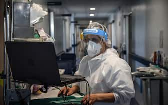 Il reparto di terapia subintensiva Covid-19  all ospedale di Cremona durante l emergenza epidemia coronavirus Covid-19, Cremona 23 Aprile 2020Ansa/Matteo Corner