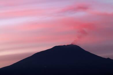 Etna, diminuisce l'emissione di cenere dal vulcano