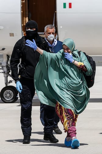 Italian cooperator, Silvia Romano, wearing a green tunic, reacts upon her arrivlal at the Ciampino airport, Rome, Italy, 10 May 2020. Silvia Romano was kidnapped on Novembre 2018 in Kenya. ANSA / FABIO FRUSTACI