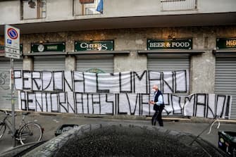 Il flash mob in via casoretto organizzato dai Sentinelli per il ritorno in Italia dopo il rapimento di Silvia Romano a Milano, 10 maggio 2020