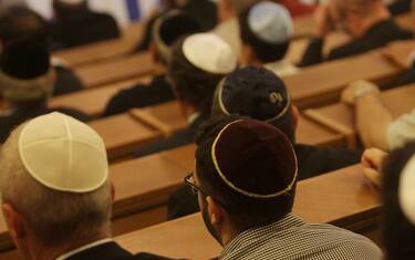 Antisemitismo, Ue: cresciuto in pandemia, sul web teorie del complotto