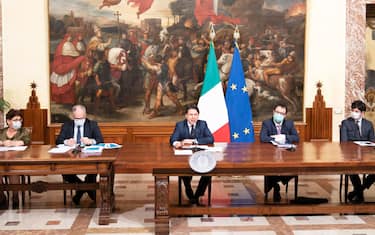 A handout photo made available by the Chigi Palace Press Office shows (L-R) Italian Minister for Agriculture Teresa Bellanova, Italian Minister of Economy Roberto Gualtieri, Italian Prime Minister Giuseppe Conte, Italian Minister of Economic Development Stefano Patuanelli and Italian Minister of Health, Roberto Speranza, while attend a press conference during a break of the Cabinet for the "Relaunch" Law Decree (dl Rilancio) at the Chigi Palace in Rome, Italy, 13 May 2020.
ANSA/CHIGI PALACE PRESS OFFICE/FILIPPO ATTILI
+++ ANSA PROVIDES ACCESS TO THIS HANDOUT PHOTO TO BE USED SOLELY TO ILLUSTRATE NEWS REPORTING OR COMMENTARY ON THE FACTS OR EVENTS DEPICTED IN THIS IMAGE; NO ARCHIVING; NO LICENSING +++