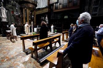 Celebrazione della prima messa in Duomo durante la fase 2 dell'emergenza Coronavirus a Milano, 18 maggio 2020.ANSA/Mourad Balti Touati