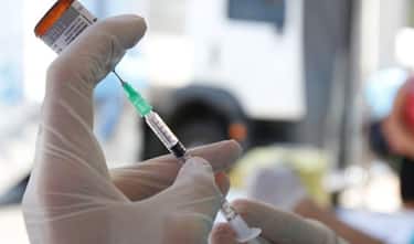 Coronavirus, Gb: accordo con Sanofi e Gsk per 60 milioni dosi vaccino