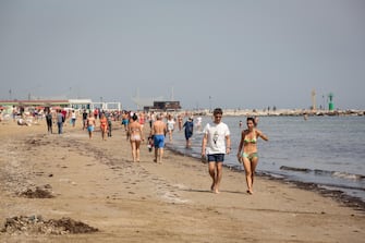 Bathers on Cesenatico beach on the first day of reopening after coronavirus quarantine in Cesenatico, Italy, 23 May 2020. Italy's most popular beaches, in Sardinia, at Rimini and on the Ligurian Riviera, reopened as Italy is gradually easing lockdown measures implemented to stem the spread of the SARS-CoV-2 coronavirus that causes the COVID-19 disease.
ANSA/Max Cavallari