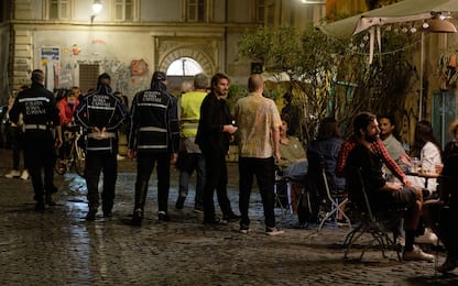 Covid Roma, divieto vendita alcol in minimarket dalle 21 nel weekend
