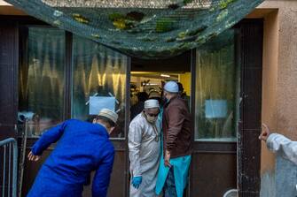 Milano. ComunitÃ  musulmana  celebra la Fine del Ramadan per l'Islam in Via Giacomo Carissimi (Carlo Cozzoli/Fotogramma, Milano - 2020-05-24) p.s. la foto e' utilizzabile nel rispetto del contesto in cui e' stata scattata, e senza intento diffamatorio del decoro delle persone rappresentate