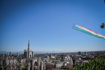 Italian Air Forces aerobatic demonstration team, the Frecce Tricolori, as they fly over the cathedral in Milan, Italy, 25 May 2020. From today the Frecce Tricolori will draw it every day in the Italian sky, flying over all the regions. It will be a big hug to the Italians which will close in Rome on June 2nd for the Republic Day. ANSA/CORNER