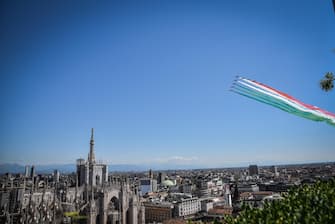 Italian Air Forces aerobatic demonstration team, the Frecce Tricolori, as they fly over the cathedral in Milan, Italy, 25 May 2020. From today the Frecce Tricolori will draw it every day in the Italian sky, flying over all the regions. It will be a big hug to the Italians which will close in Rome on June 2nd for the Republic Day. ANSA/CORNER