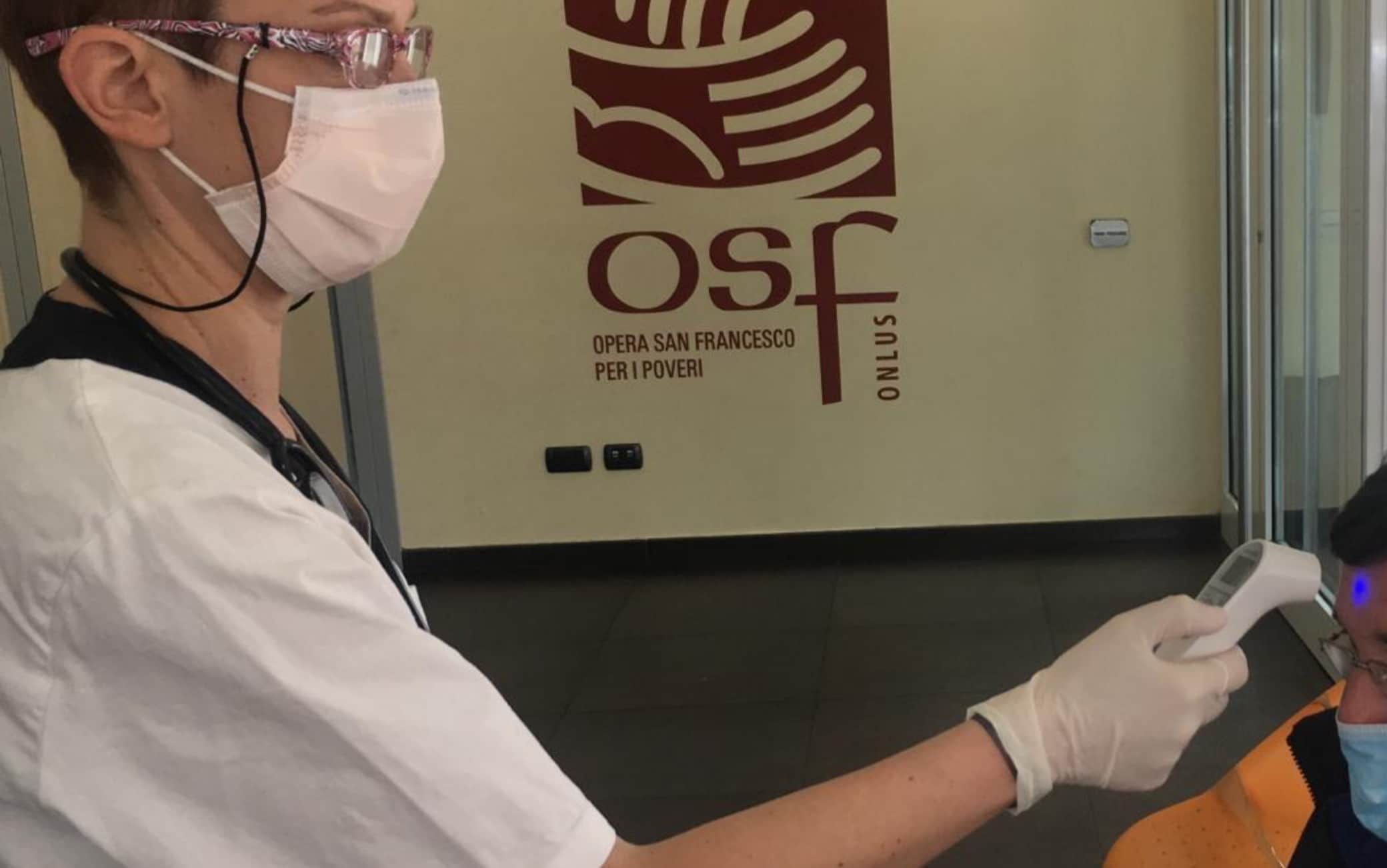 Termoscanner all'ingresso del poliambulatorio dell'Osf di Milano opera san francesco coronavirus