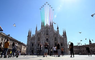 Italian Air Forces aerobatic demonstration team, the Frecce Tricolori, as they fly over the cathedral in Milan, Italy, 25 May 2020. From today the Frecce Tricolori will draw it every day in the Italian sky, flying over all the regions. It will be a big hug to the Italians which will close in Rome on June 2nd for the Republic Day.
ANSA/MATTEO BAZZI