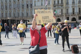 Protesta adesso in piazza castello a Torino davanti alla sede della regione Piemonte dei operatori e agenzie viaggi (Costa1/Fotogramma, TORINO - 2020-05-27) p.s. la foto e' utilizzabile nel rispetto del contesto in cui e' stata scattata, e senza intento diffamatorio del decoro delle persone rappresentate