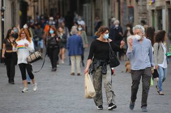 Covid, Iss-Inail: "Con varianti distanza di 2 metri senza mascherina"