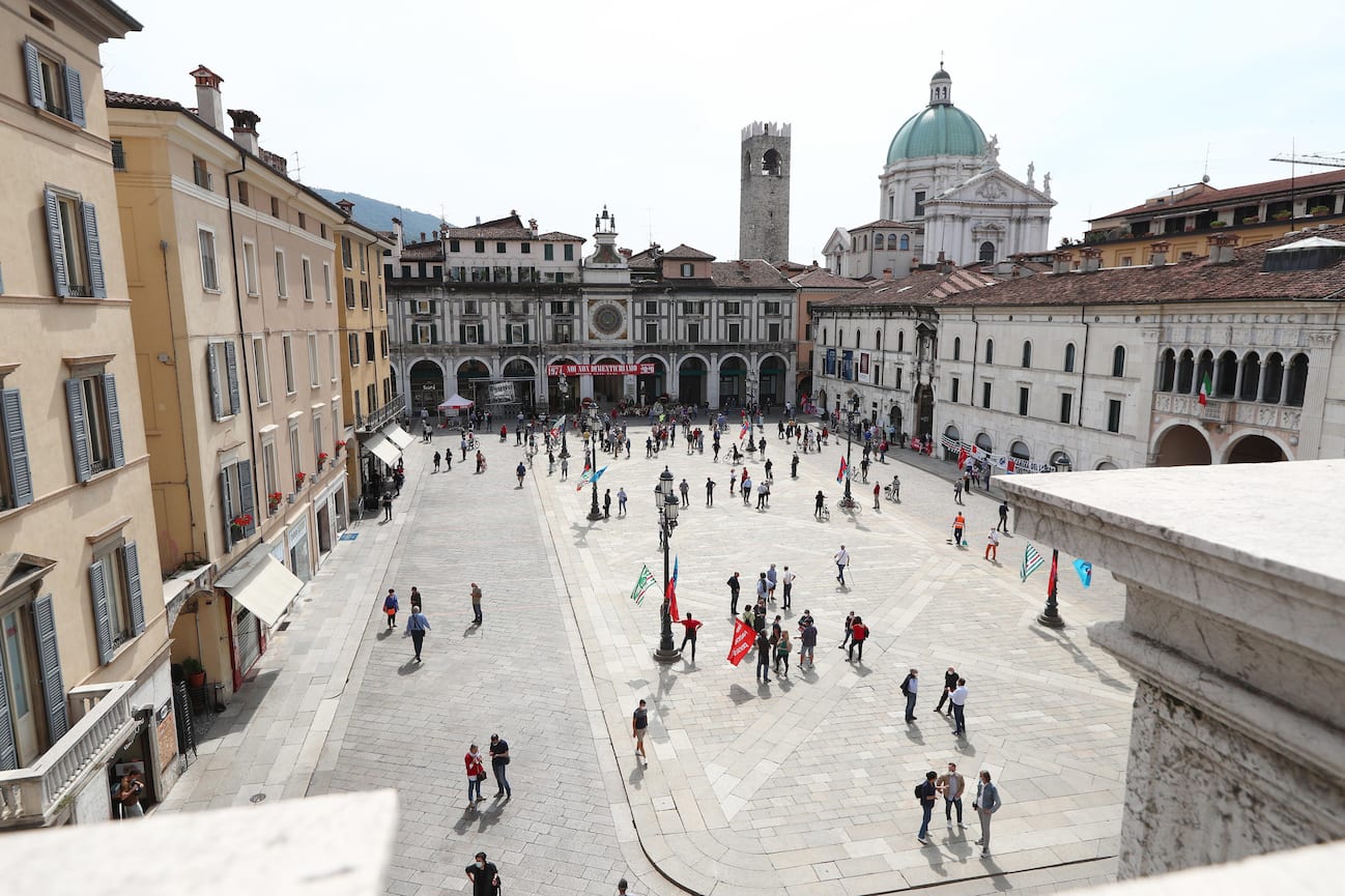 Piazza Della Loggia, A Brescia La Commemorazione Della Strage Avvenuta ...