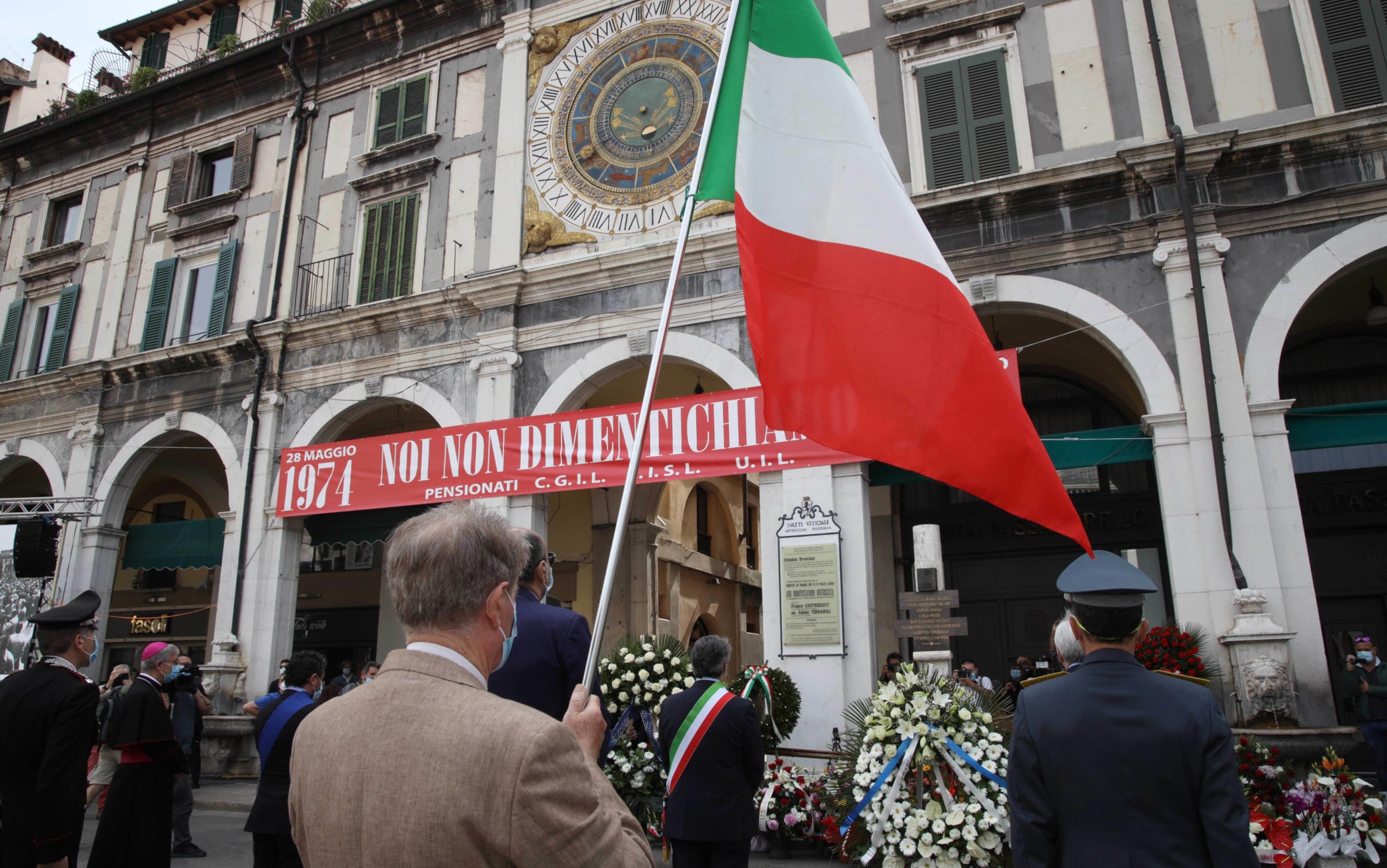 Piazza Della Loggia, A Brescia La Commemorazione Della Strage Avvenuta ...