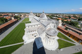 View of Cathedral and Miracle square of Pisa from the top of the leaning tower after it closed due the health emergency period due to contain spread of Coronavirus, Pisa, Italy, 30 May 2020
(ANSA foto Fabio Muzzi)