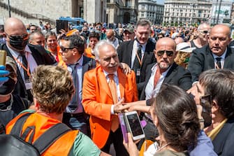 Milano. Movimento Gilet Arancioni in Piazza Duomo Manifestazione con Generale Antonio Pappalardo (Carlo Cozzoli/Fotogramma, Milano - 2020-05-30) p.s. la foto e' utilizzabile nel rispetto del contesto in cui e' stata scattata, e senza intento diffamatorio del decoro delle persone rappresentate