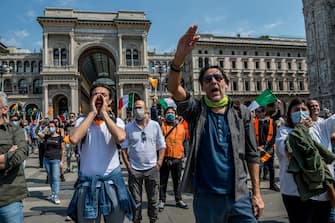 Milano. Movimento Gilet Arancioni in Piazza Duomo Manifestazione (Carlo Cozzoli/Fotogramma, Milano - 2020-05-30) p.s. la foto e' utilizzabile nel rispetto del contesto in cui e' stata scattata, e senza intento diffamatorio del decoro delle persone rappresentate