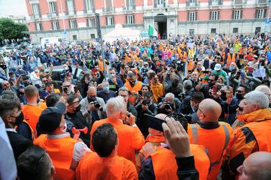 Pappalardo e i gilet arancioni in piazza anche a Bari. FOTO