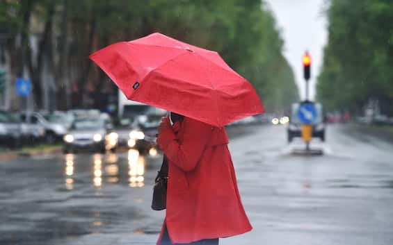 Maltempo, è Allerta Gialla In 12 Regioni Per Vento E Temporali | Sky TG24