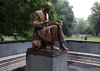 La statua dedicata al giornalista Indro Montanelli al centro di alcune polemiche. Milano 11 Giugno 2020.  ANSA / MATTEO BAZZI