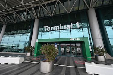 A general view shows a deserted entrance to the Terminal T1 of Rome's Fiumicino international airport on March 17, 2020. - Rome's second airport, Ciampino, has been closed, while Fiumicino is to close the T1, one of its three terminals from March 17. (Photo by ANDREAS SOLARO / AFP) (Photo by ANDREAS SOLARO/AFP via Getty Images)