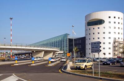 Catania, ritirano bagaglio in aeroporto e rubano borsa: due denunce