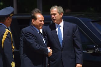 392293 05: Italian Prime Minister Silvio Berlusconi greets U.S. President George Bush upon Bush''s arrival July 23, 2001 at the Pamphili Villa in Rome, Italy where the two leaders had lunch. Bush is on a two-day visit to the Italian capital, during which he has also met with Pope John Paul II. On July 24 Bush continues to Kosovo. (Photo by Sean Gallup/Getty Images)