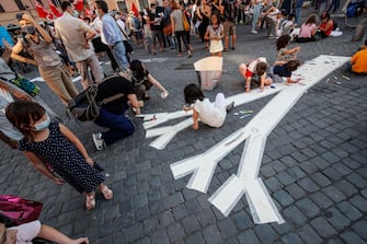 La manifestazione del movimento 'Priorità alla scuola' in Piazza San Silvestro, Roma, 25 giugno 2020. ANSA/GIUSEPPE LAMI
