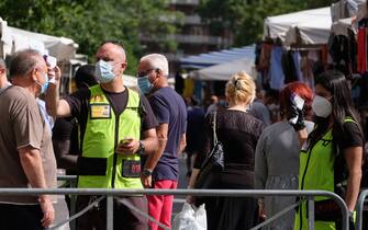 Emergenza Coronavirus a Roma, controlli al mercato di Porta Port Emergenza Coronavirus a Roma, controlli al mercato di Porta Port