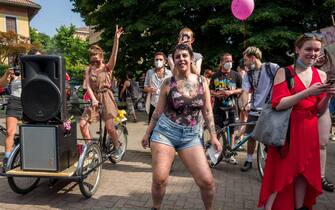 Milano. Marcia Marciona Non Tras Biciclettata in Occasione del Global gay Pride 2020 (Carlo Cozzoli/Fotogramma, Milano - 2020-06-27) p.s. la foto e' utilizzabile nel rispetto del contesto in cui e' stata scattata, e senza intento diffamatorio del decoro delle persone rappresentate