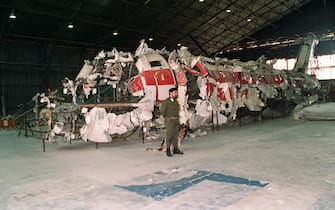 I resti dell'aereo precipitato in mare il 27 giugno 1980