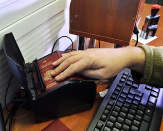 A Ukrainian border guarder scans a passport of a Russian citizen crossing the Russian-Ukrainian border on the checkpoint of Goptivka, near Kharkiv, on January 3, 2018. - Ukraine introduced biometric control for Russian citizens and those of 69 other countries starting from January 1 claiming a significant number of illegal migrants enter its territory from Russia. 3,300 foreigners, including 1,900 Russians, crossed the Ukrainian border on the first day of January, after this new biometric system was launched, the government said. (Photo by SERGEY BOBOK / AFP)        (Photo credit should read SERGEY BOBOK/AFP via Getty Images)