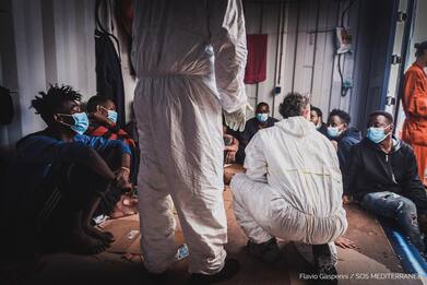 Agrigento, 4 migranti in fuga da centro accoglienza: 31 in stazione