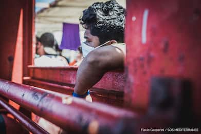 Migranti, Ocean Viking autorizzata a sbarcare a Porto Empedocle. FOTO
