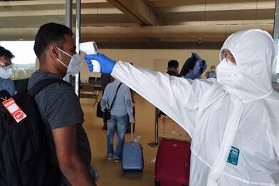 Coronavirus, a Fiumicino esami sanitari per 225 passeggeri bengalesi