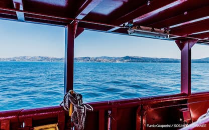 Migranti, la Ocean Viking arriva a Porto Empedocle. FOTO