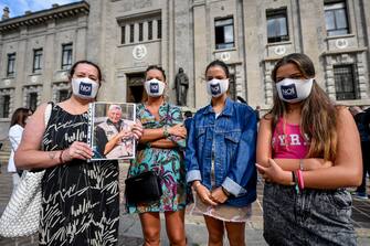 Foto Claudio Furlan - LaPresse 
13 Luglio 2020 Bergamo (Italia) 
cronaca 
Nuovo Denuncia Day presso la Procura di Bergamo per presentare oltre 100 denunce per le morti da covid  

Photo Claudio Furlan - LaPresse 
13 July 2020 Bergamo (Italy) news 
New Denuncia Day at the Bergamo Public Prosecutor\'s Office to present over 100 reports of covid deaths