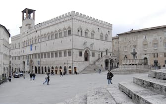 Il palazzo dei Priori, sede del comune, e la fontana Maggiore a Perugia il 4 ottobre 2012. ANSA / PIETRO CROCCHIONI