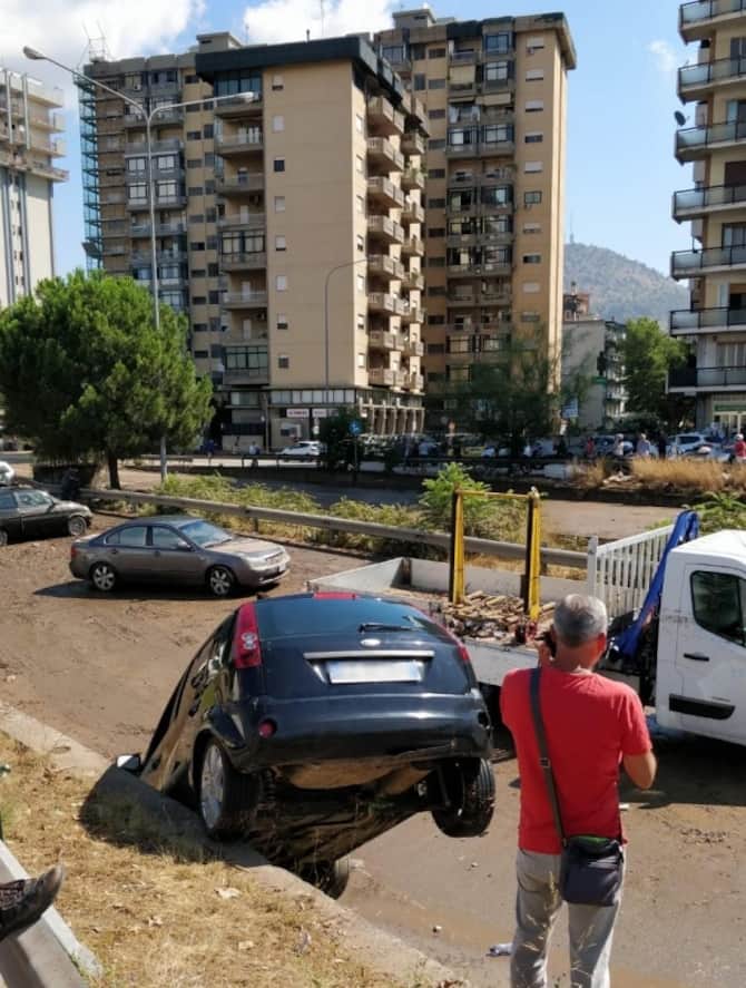 Violento nubifragio a Palermo, vigili del fuoco al lavoro e città