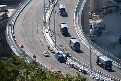 Ponte di Genova, comincia il collaudo statico: potrà durare 6 giorni