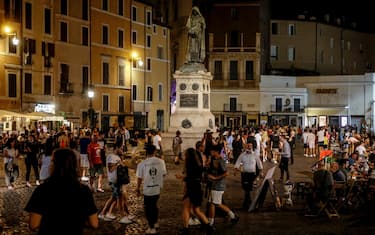 Nightlife in downtown Rome during Phase 3 of the Coronavirus emergency, in Rome, Italy, 19 July 2020. Italy is gradually easing lockdown measures implemented to stem the spread of the SARS-CoV-2 coronavirus that causes the COVID-19 disease. 
ANSA/ FABIO FRUSTACI