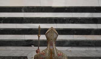 Il cardine Arcivescovo di Genova Angelo Bagnasco celebra la santa Messa per S.Giovanni Battista Santo atrono della città, Genova, 23 Giugno 2020. L'alto prelato saluta dopo 14 anni di permanenza a Genova. Al suo posto dall'11 luglio arrivera' un frate francescano Marco Tasca che verra' nominato Vescovo. ANSA/LUCA ZENNARO