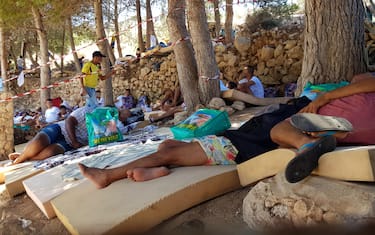 Migranti, continuano sbarchi a Lampedusa: in 48 ore oltre 500 arrivi