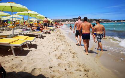 Vacanze Italia, spiagge ancora in crisi: folla solo nei weekend. FOTO